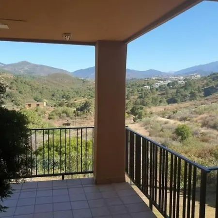 Apartmentsleeps4-golfclub-freeparking-bbq-pool-ac *