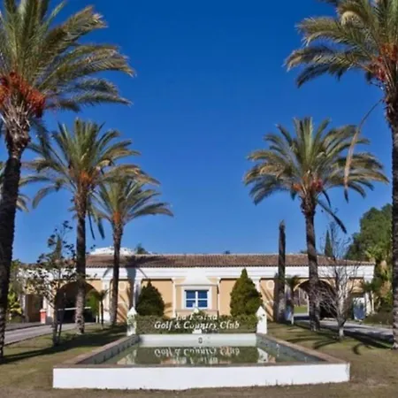 Apartmentsleeps4-golfclub-freeparking-bbq-pool-ac *