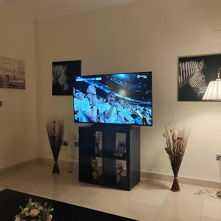 Apartmentsleeps4-golfclub-freeparking-bbq-pool-ac 埃斯特波纳