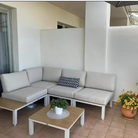 2 Bed Flat-sleeps4-pets-pool-parking-golfclub Appartamento